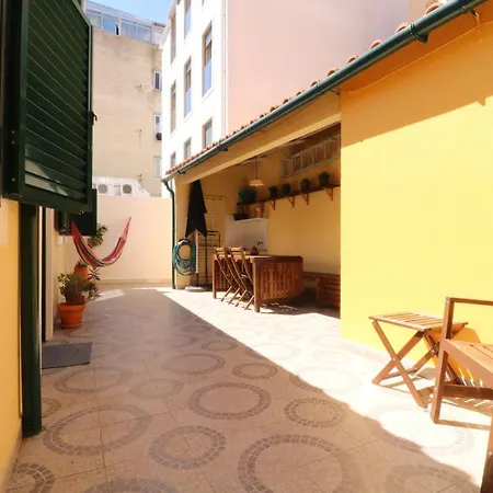 Apartment Sunny Patio For 4